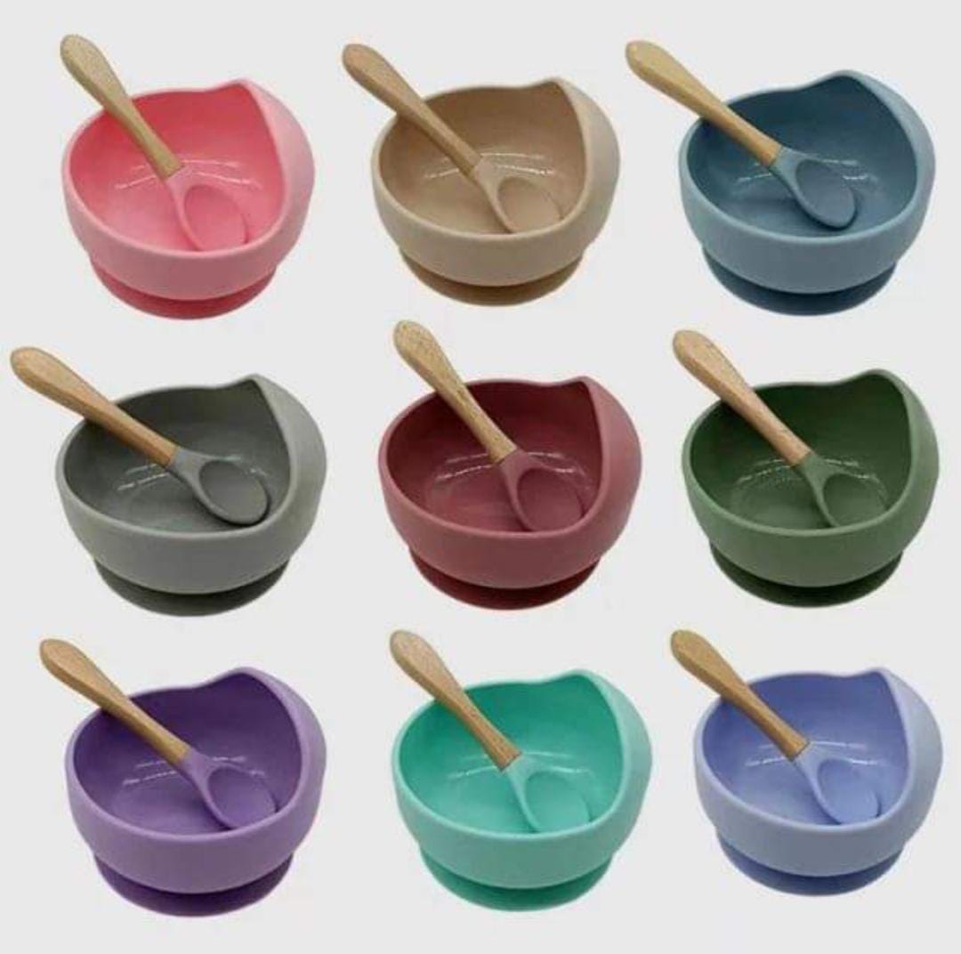 Baby Silicone Bowl Set BPA Free Non-slip Children's Suction Bowl Wooden Handle Silicone Spoon