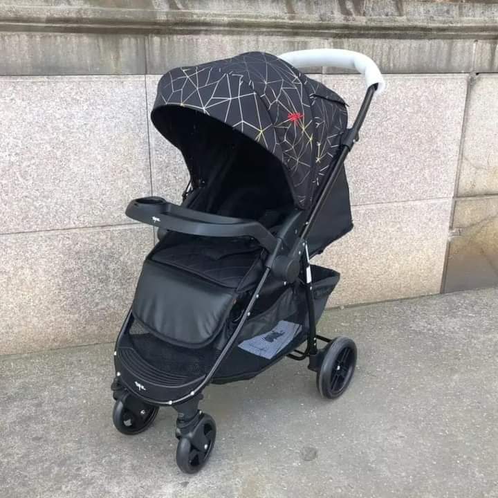 Reversible handle baby stroller