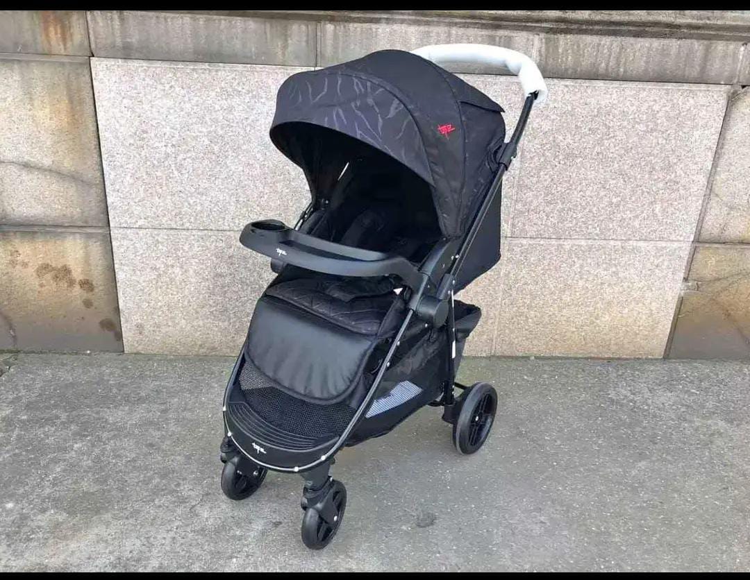 Reversible handle baby stroller