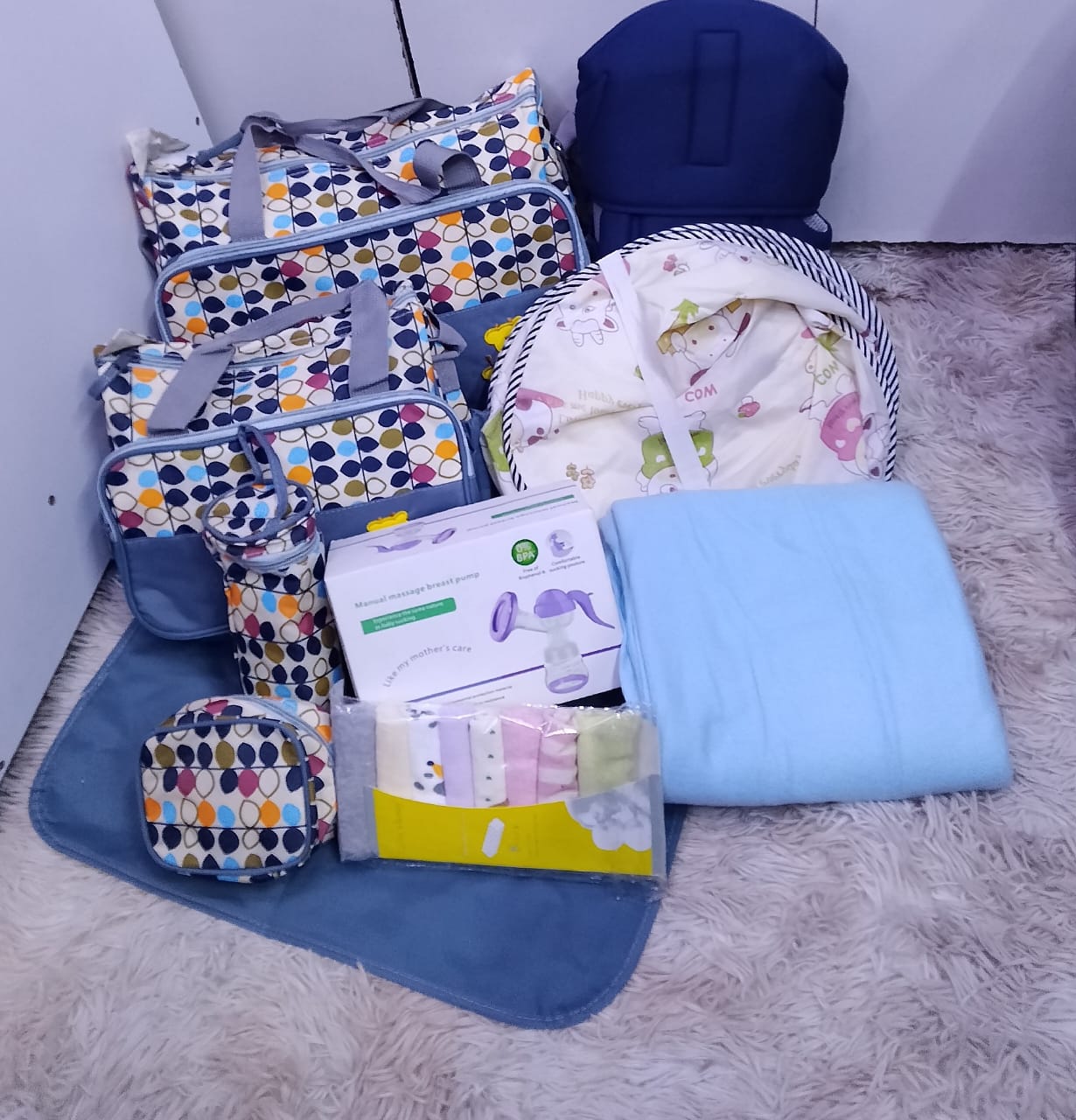 Newborn package;5 in 1 diaper bag,baby carrier,babynest,washcloth,manual breastpump,baby warmer,flannels