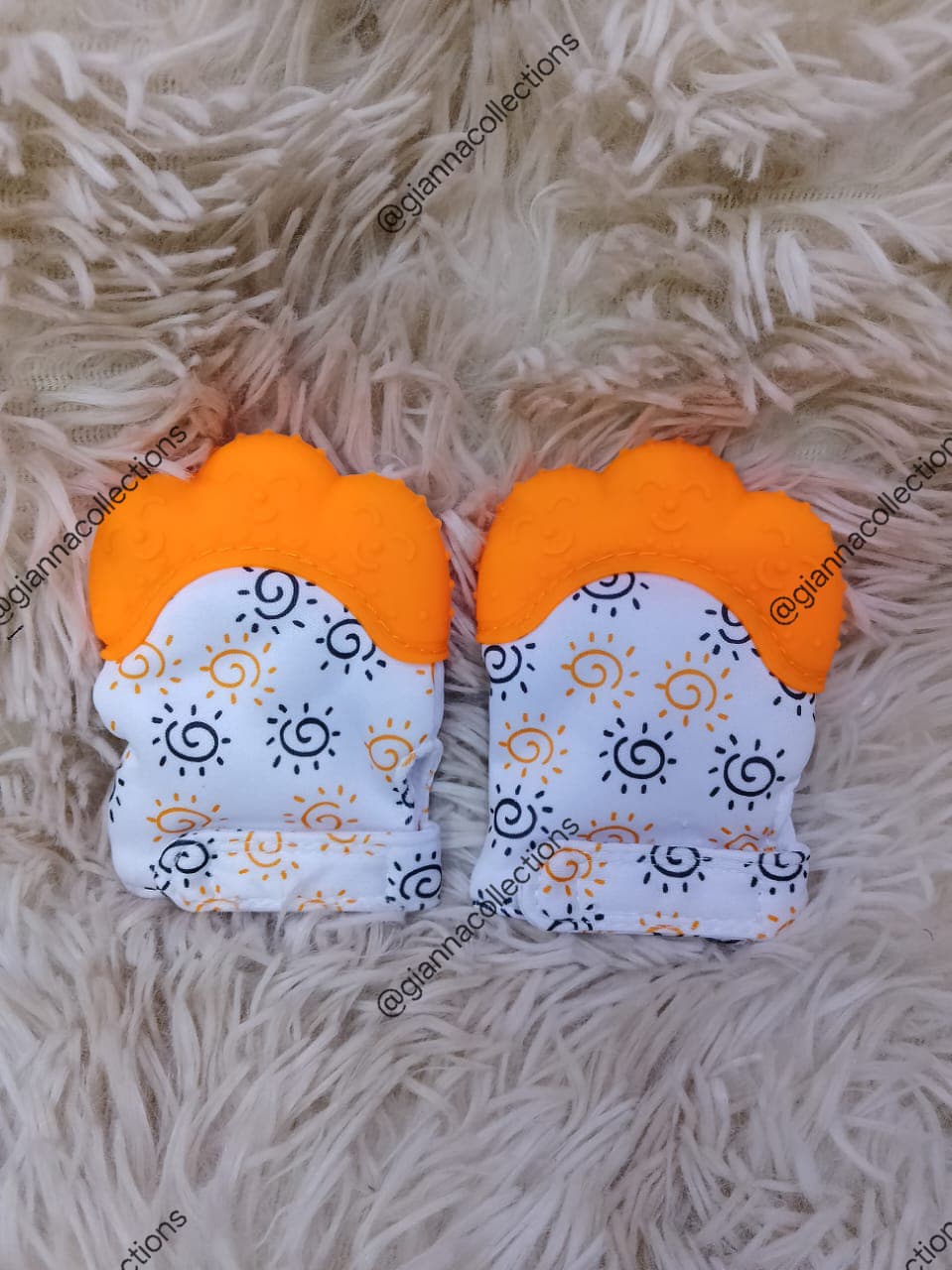 2 Pcs Silicone Teething Mitten,Soothing Infant Teething Mitten with Adjustable Strap