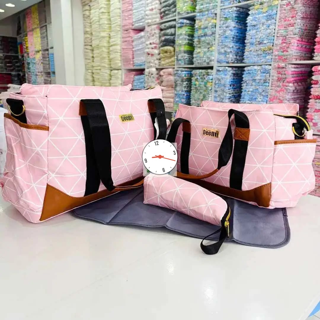 Deelit Diaper Bag Set WIth a Unique and Elegant Style.
