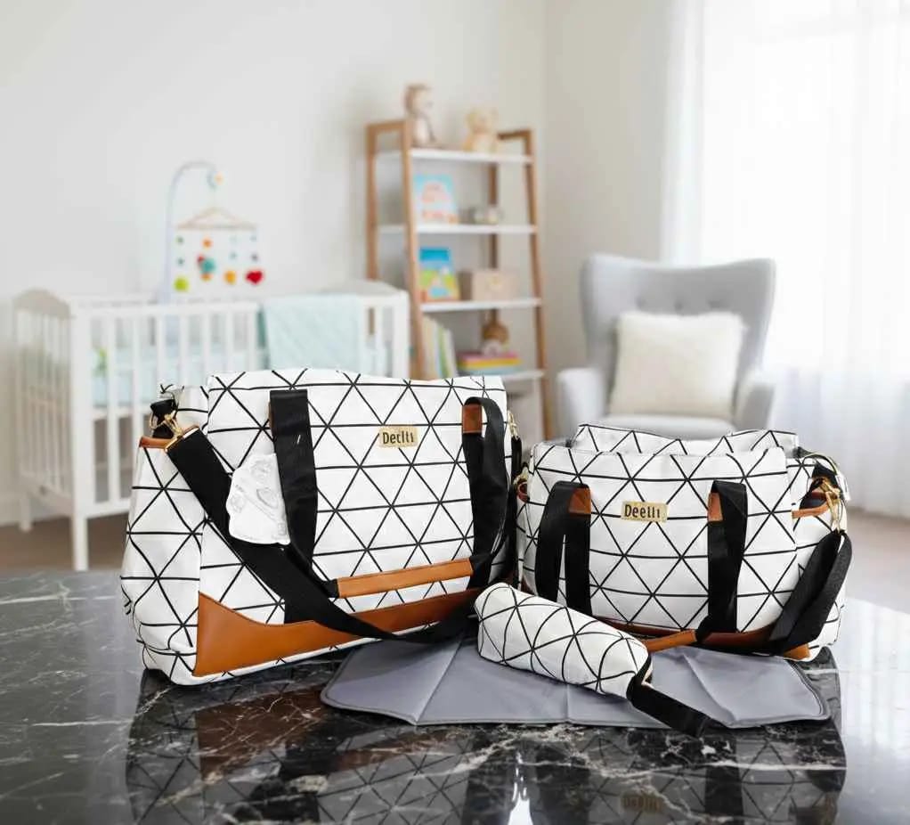 Deelit Diaper Bag Set WIth a Unique and Elegant Style.