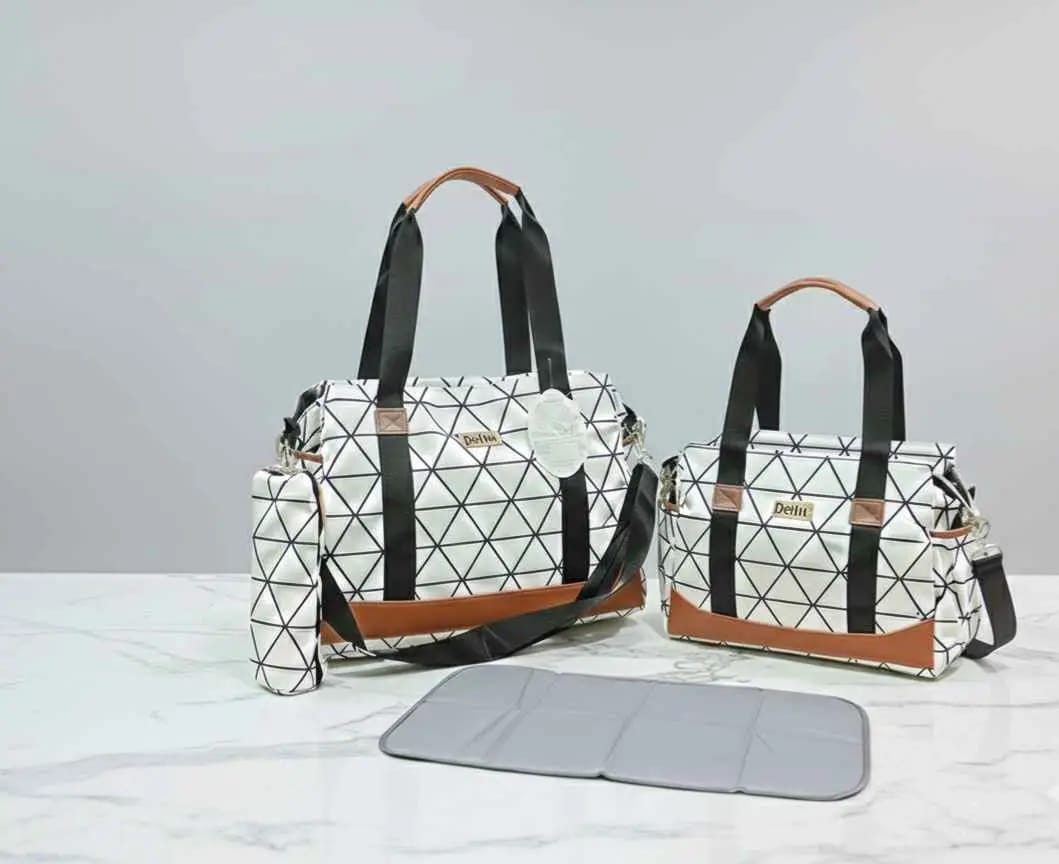 Deelit Diaper Bag Set WIth a Unique and Elegant Style.