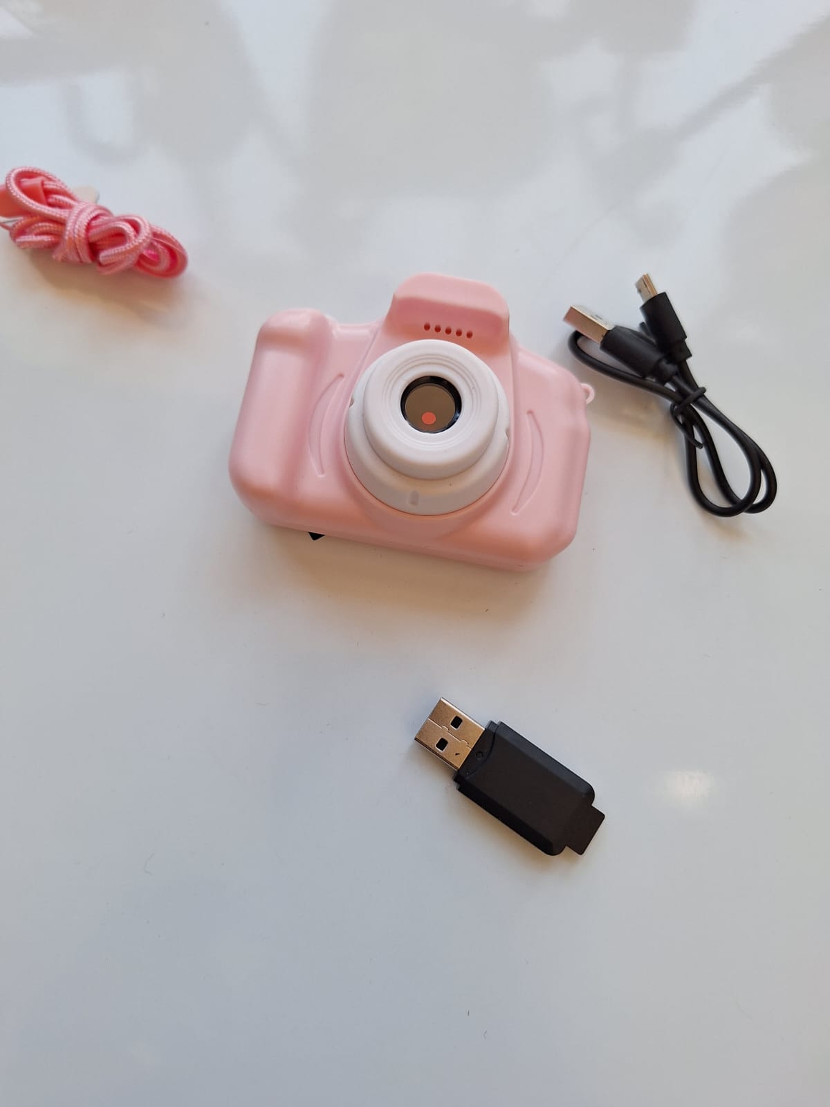 📸 Kids Digital Camera + 8GB Memory Card Spark creativity and capture memories! This fun and easy-to-use kids' camera comes with an 8GB memory card—ready to shoot right out of the box!