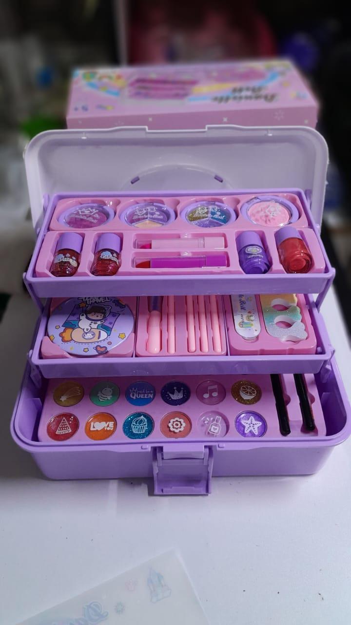 New 🔥 🔥🔥🔥🔥Kids Make-up kit\Set🔥 🔥🔥🔥🔥 Real Kids makeup kit designed for girls to dress up, encouraging imagination and creative play. Non toxic and washable🔥 🔥🔥🔥. Toy for beautiful girls