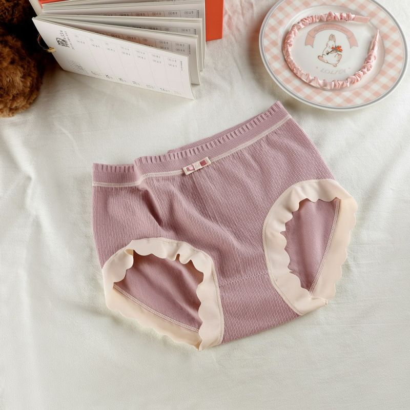 New fashionable lace pure cotton seamless underwear, soft mid waist underwear, breathable and skin friendly women's triangle underwear cream white Average size [80-135 pounds]