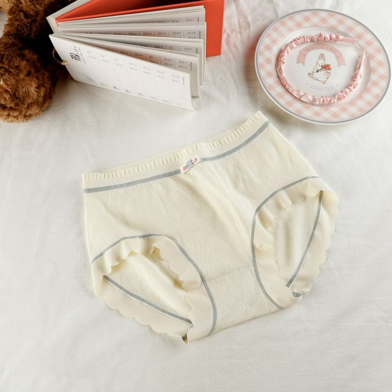 New fashionable lace pure cotton seamless underwear, soft mid waist underwear, breathable and skin friendly women's triangle underwear cream white Average size [80-135 pounds]