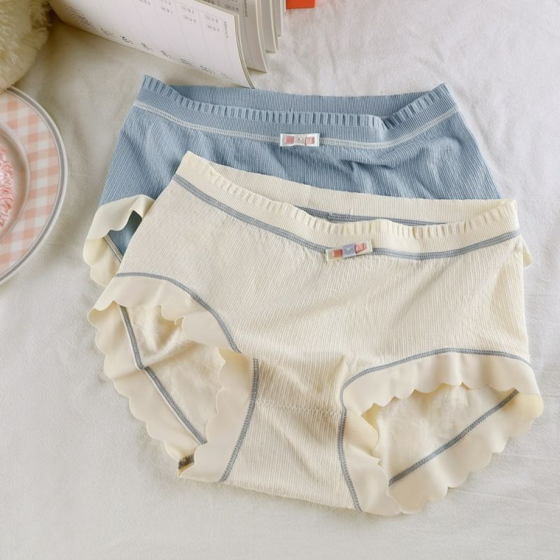 New fashionable lace pure cotton seamless underwear, soft mid waist underwear, breathable and skin friendly women's triangle underwear cream white Average size [80-135 pounds]