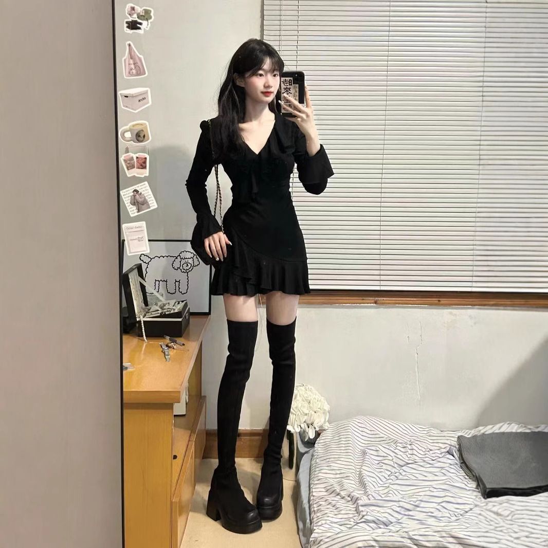 2*PC Black ruffled flared sleeve long sleeved V-neck dress for women with autumn and winter temperament, small black dress with waist cinched, A-line short skirt black S