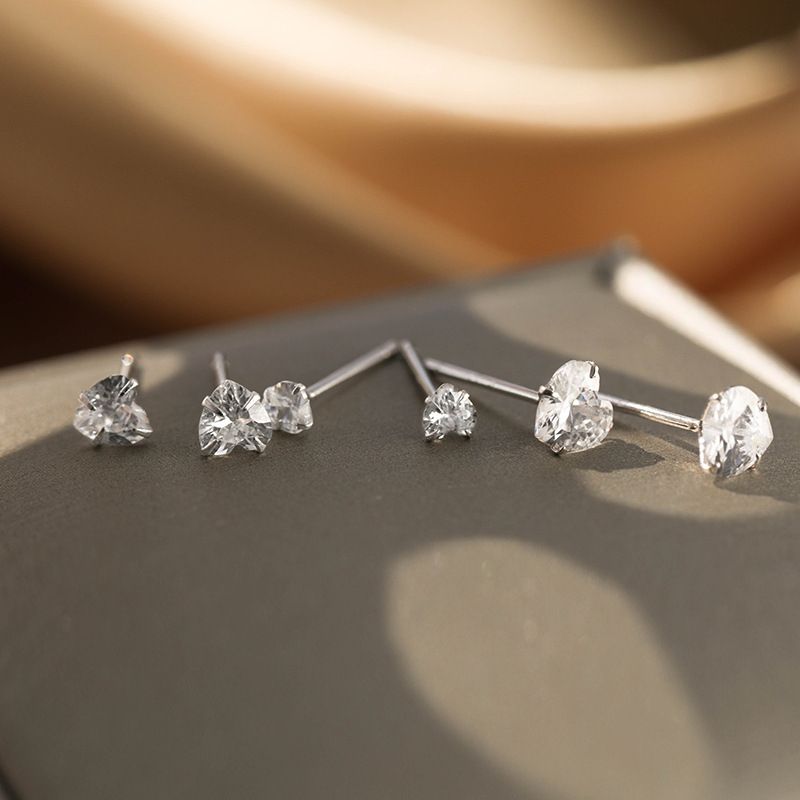 S925 pure silver heart-shaped zircon earrings, 2022 new trendy ear hole earrings, simple and cool style, small and compact for women platinum blonde 3MM per pair