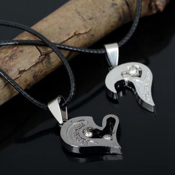 Heart Couple Necklaces for Lovers I Love You 1/2 Romantic Necklace Pendant Stainless Steel Paired Suspension For Two Pendants dark&silver 2 in 1