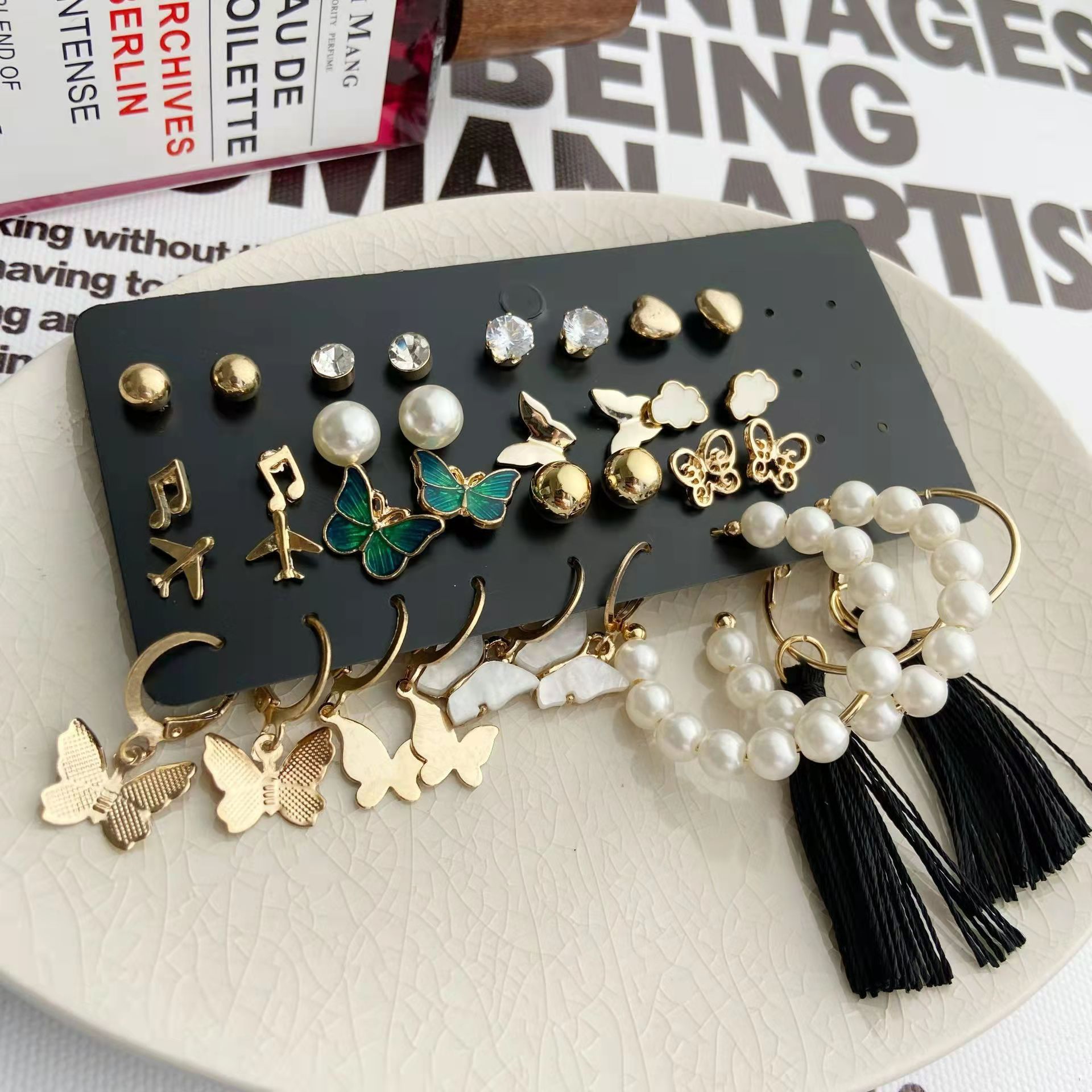 34 Pieces WOW! Fashion Stunning Earrings For Beautiful Girls Women's Fashion Accessories Jewellery Earrings Creative 17 Pairs Combination Note Pearl Breathtaking Earrings Sets Gold as picture
