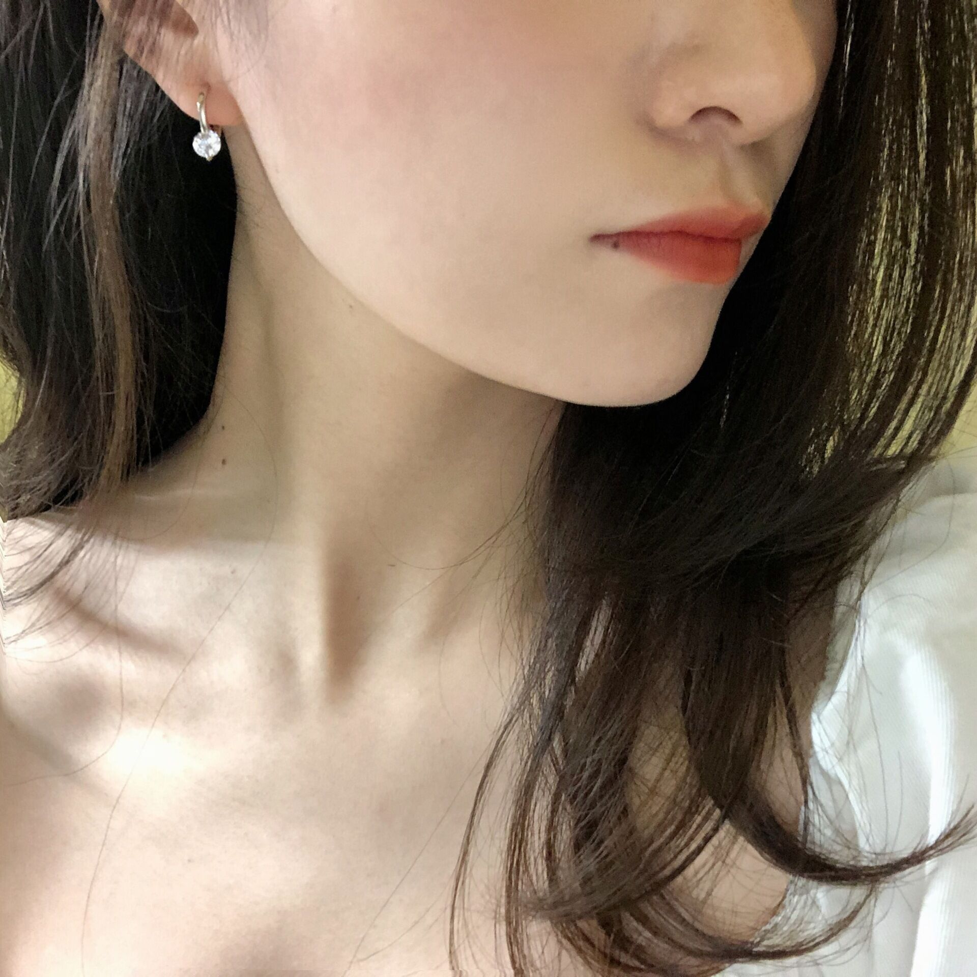 Korean version of super sparkling zircon ear buckle for women, new style of cool and simple earrings, high-end feeling ear rings, light luxury temperament, fashionable earrings Golden S704-2 AS PICTUR