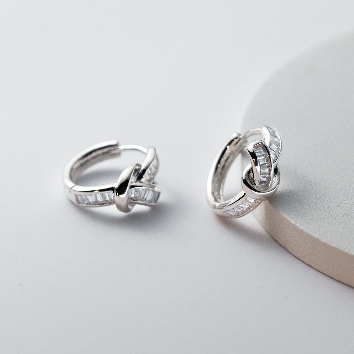 2023 European and American Cross border New Fashionable, Simple, High end, Diamond studded Knot Earrings with Versatile Charm Earrings and Buckles Gold 1208 AS PICTURE