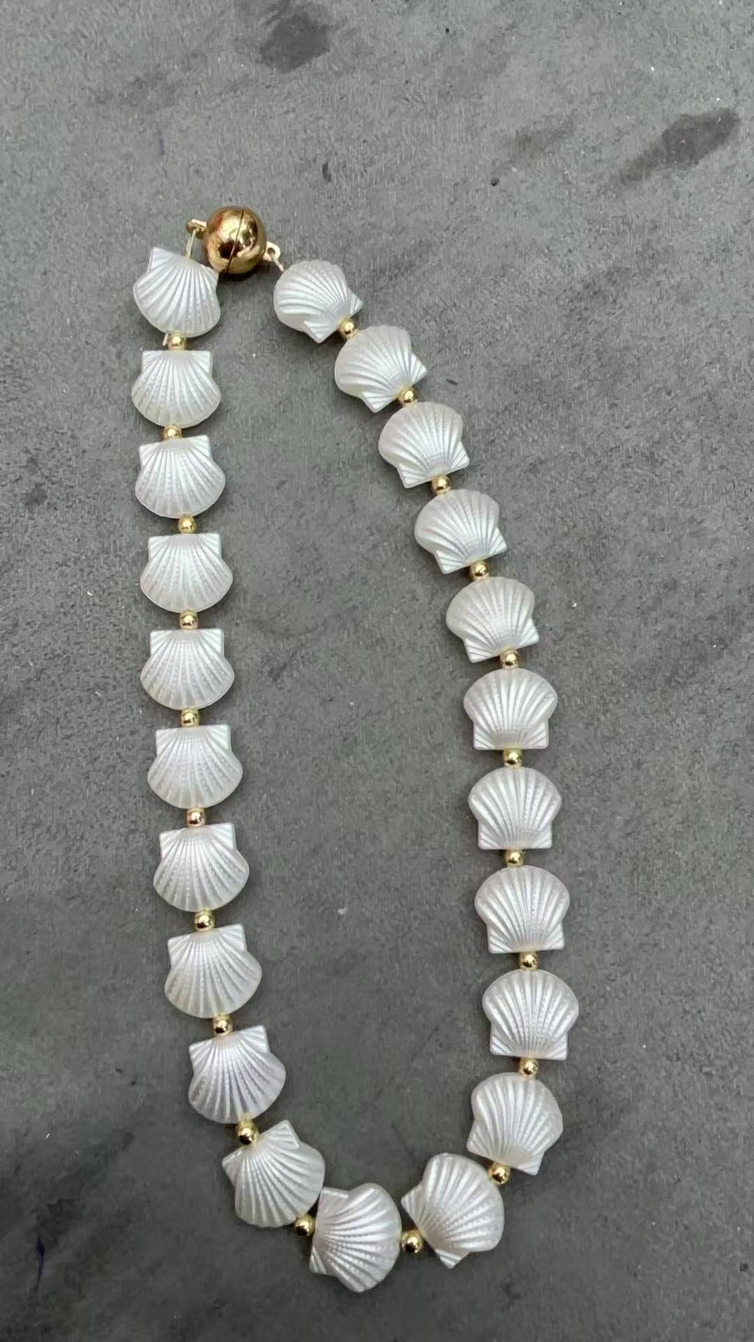 2*PC Carefully selected rainbow candy summer bead collarbone chain design sense girl necklace cat eye natural stone rice bead necklace woman Mimicking nacre Colored beads (necklace)