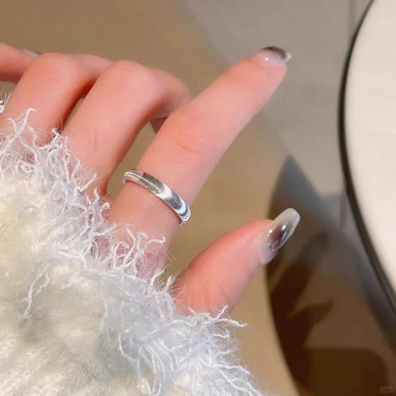 Titanium steel ring bursts with cat eye ripple, plain ring, closed ring, women's ins, high-end sense, fashionable and timeless, light luxury finger golden Number 5