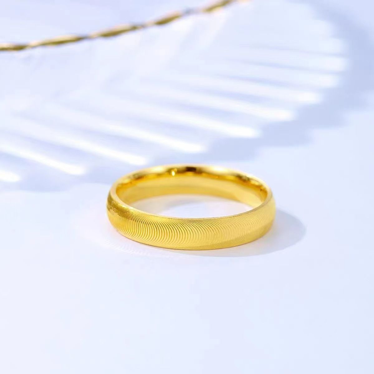 Titanium steel ring bursts with cat eye ripple, plain ring, closed ring, women's ins, high-end sense, fashionable and timeless, light luxury finger golden Number 5