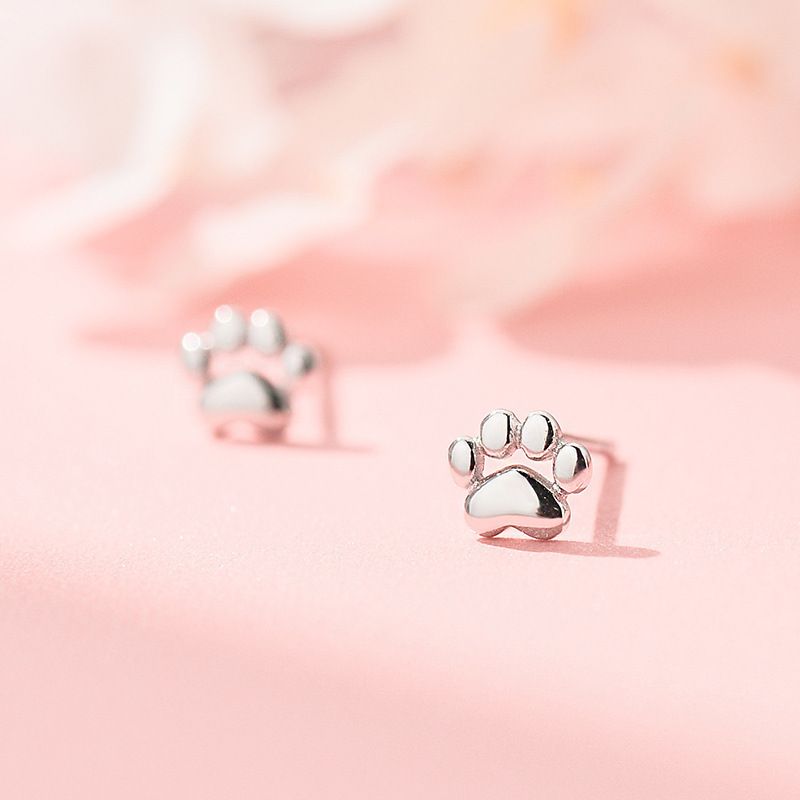 Cute and petite cat paw print earrings for women, 999 pure silver, simple and fashionable, small and fresh, foot silver earrings jewelry wholesale silvery pure silver