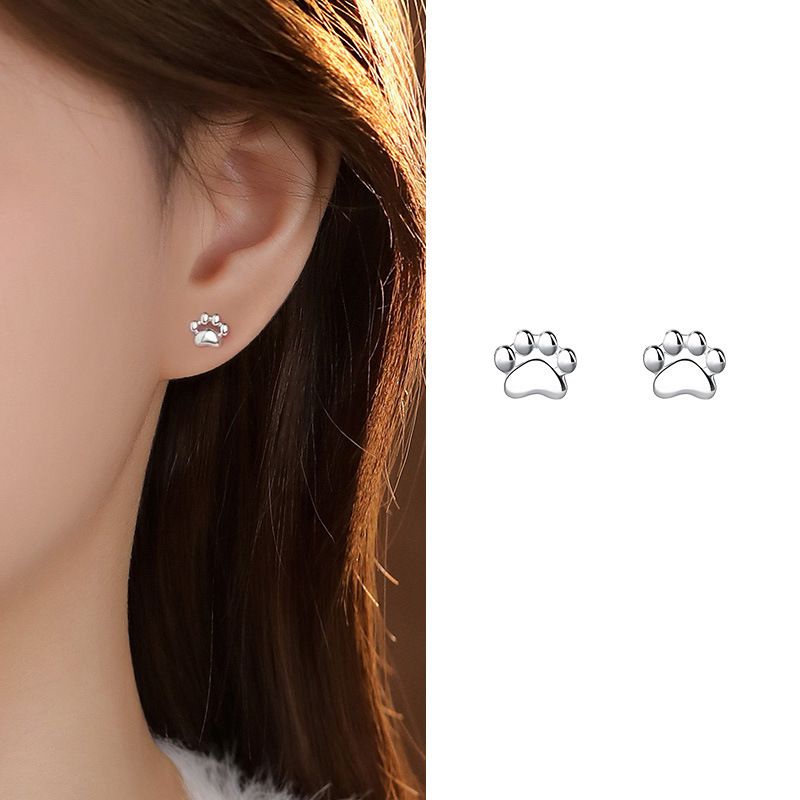 Cute and petite cat paw print earrings for women, 999 pure silver, simple and fashionable, small and fresh, foot silver earrings jewelry wholesale silvery pure silver