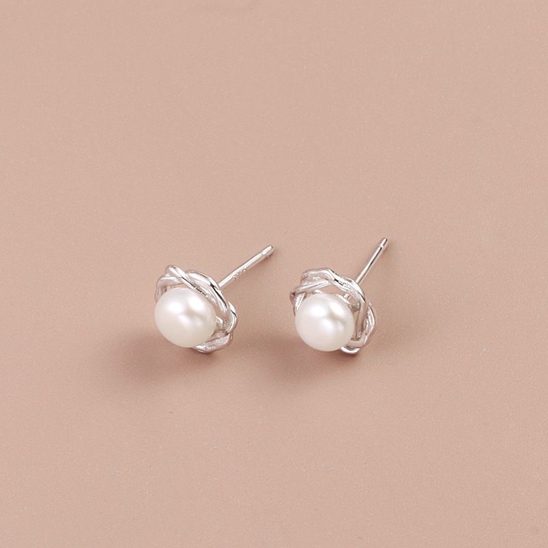 S925 pure silver simple petal freshwater pearl earrings for women with retro temperament, small and exquisite flower earrings to give to girlfriend silvery 925 silver