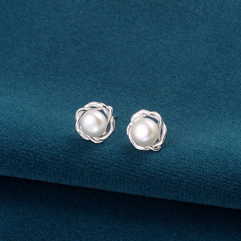 S925 pure silver simple petal freshwater pearl earrings for women with retro temperament, small and exquisite flower earrings to give to girlfriend silvery 925 silver