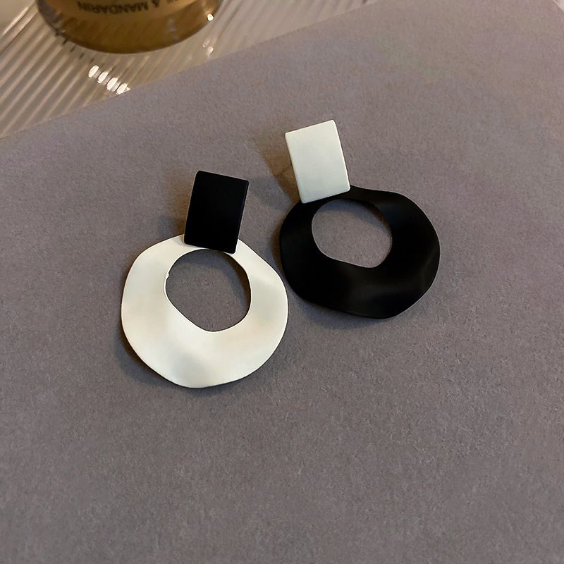 925 silver needle geometric irregular circle earrings for women, Japanese and Korean Ins style, simple and personalized earrings, artistic earrings wholesale black + white Iron+spray paint