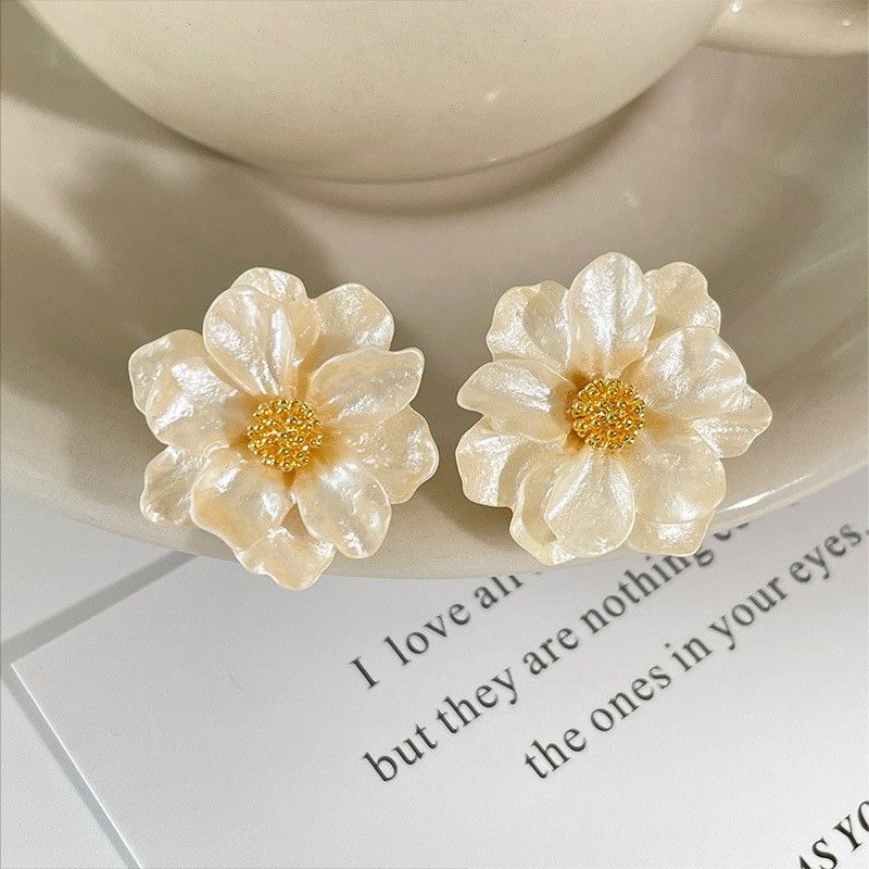 Fashionable temperament earrings, camellia earrings, light luxury women's niche 2025 new popular earrings, high-end ear accessories white AS PICTURE