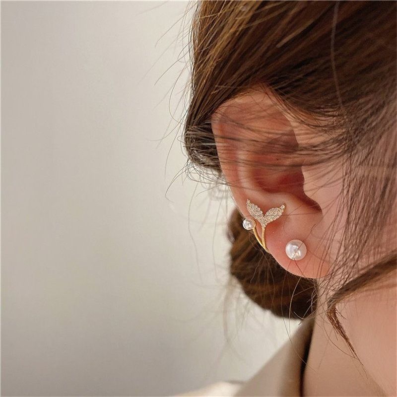 1*PC Korean Style Fish Tail Sparkling Diamond Earrings 2022 New Versatile Personalized Design Earrings with Fairy Charm Earrings golden AS PICTURE