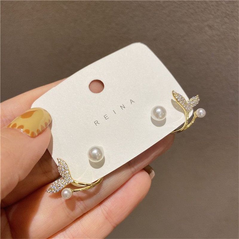 1*PC Korean Style Fish Tail Sparkling Diamond Earrings 2022 New Versatile Personalized Design Earrings with Fairy Charm Earrings golden AS PICTURE