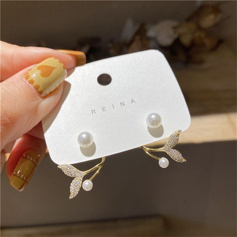 1*PC Korean Style Fish Tail Sparkling Diamond Earrings 2022 New Versatile Personalized Design Earrings with Fairy Charm Earrings golden AS PICTURE