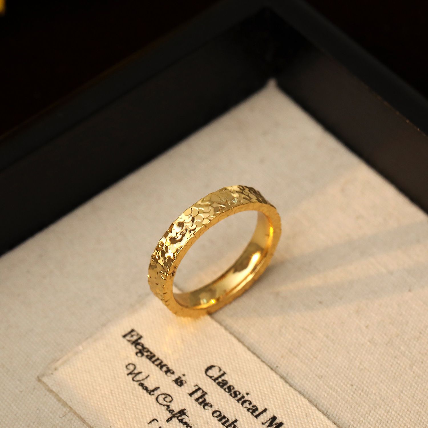 Super Sparkling Premium CNC "Crushed Ice" Ring for Women - Unique Design, TikTok Viral Hit, Closed-End, Stackable, Minimalist Band, High-End Couple Rings Gold-金色 Size 6