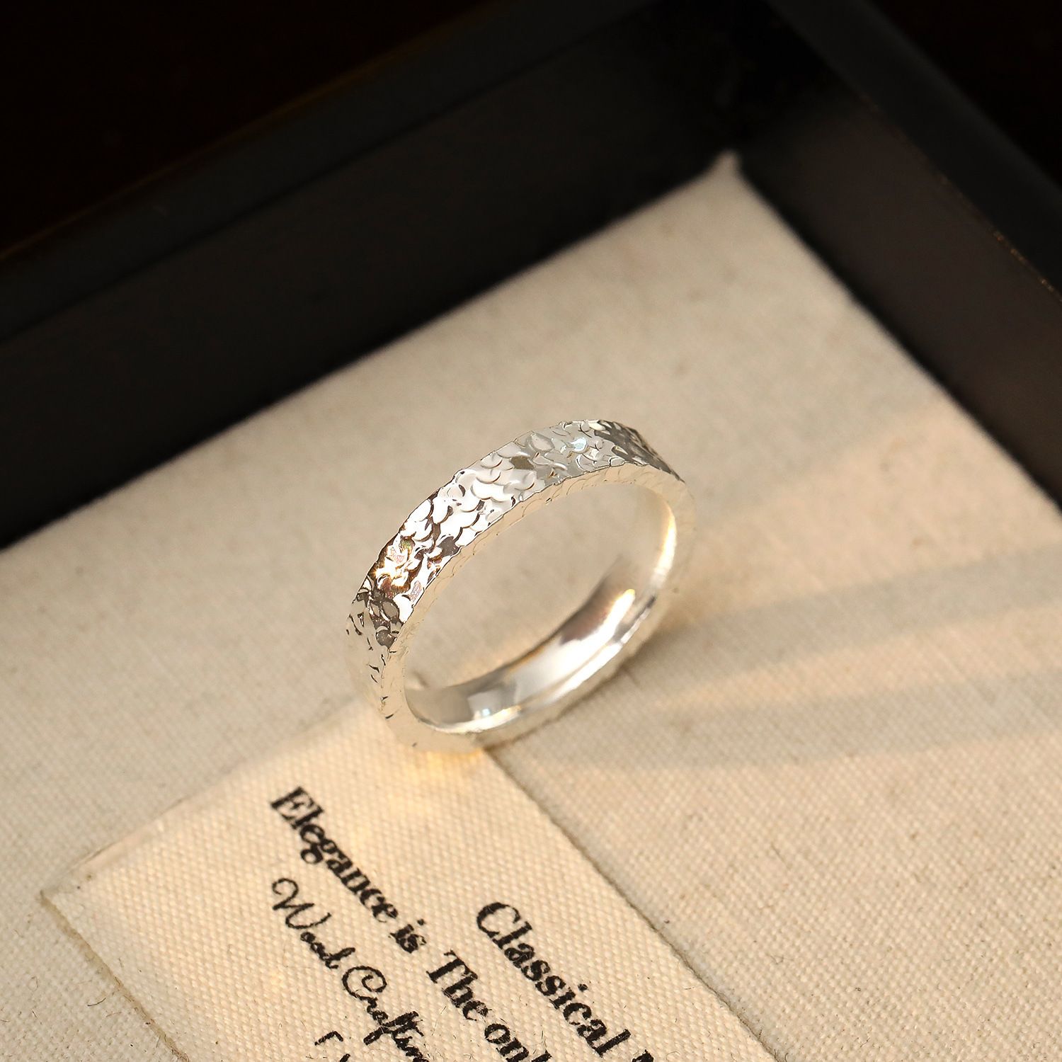 Super Sparkling Premium CNC "Crushed Ice" Ring for Women - Unique Design, TikTok Viral Hit, Closed-End, Stackable, Minimalist Band, High-End Couple Rings Gold-金色 Size 6