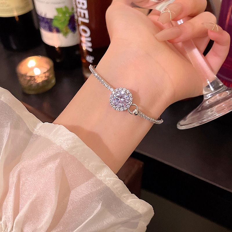 Heart Shining Exquisite Zircon Bracelet Women's Little Red Riding Book Explosions Advanced Flash Diamond Bracelet Girlfriend Gift Hand Jewelry Picture color Picture