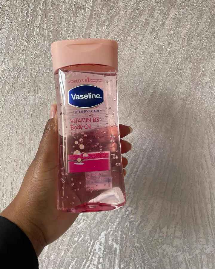 Vaseline VITAMIN B3 Intensive Care Body Oil 200ml Glowing Skin 3 As Picture Count Body Gel Oil Body Oil Made with 100% Pure Cocoa Butter + Replenishing Oils