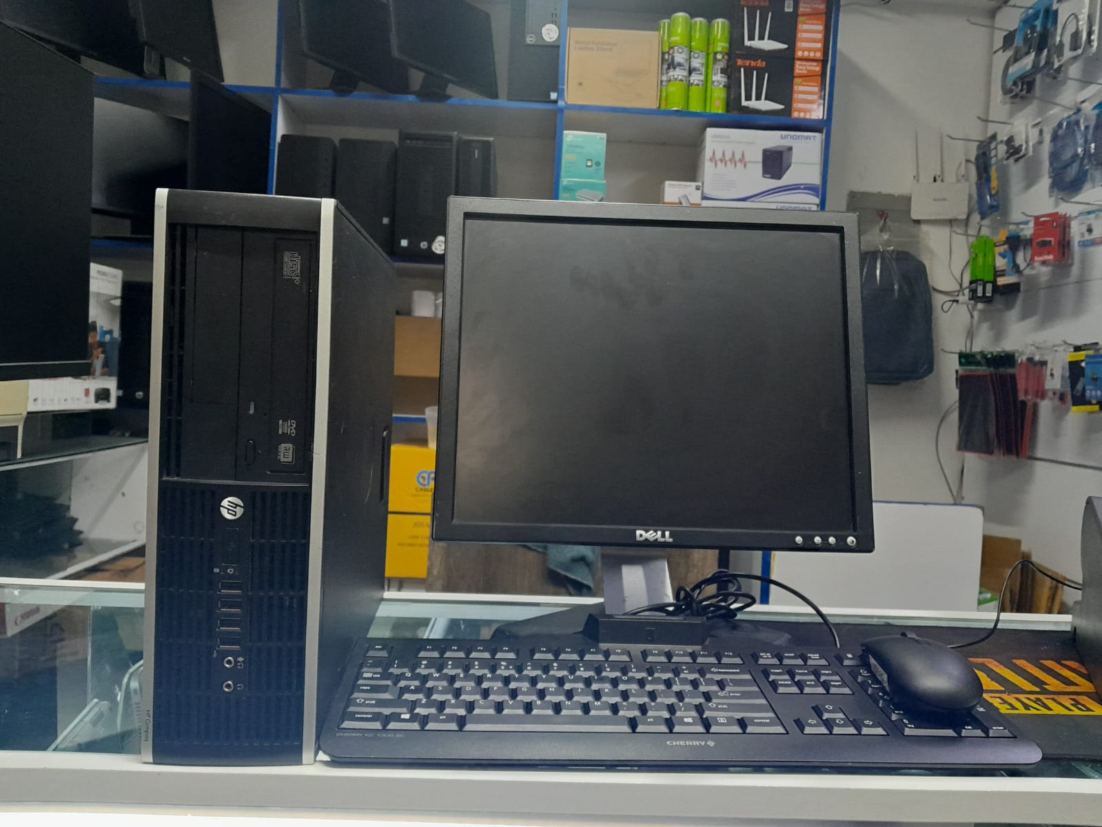 {Complete Set with mouse and keyboard } Refurbished HP COMPAQ INTEL CORE I5-4GB RAM, 500GB HDD-3.0GHz Desktop computer + 17" Monitor-Black