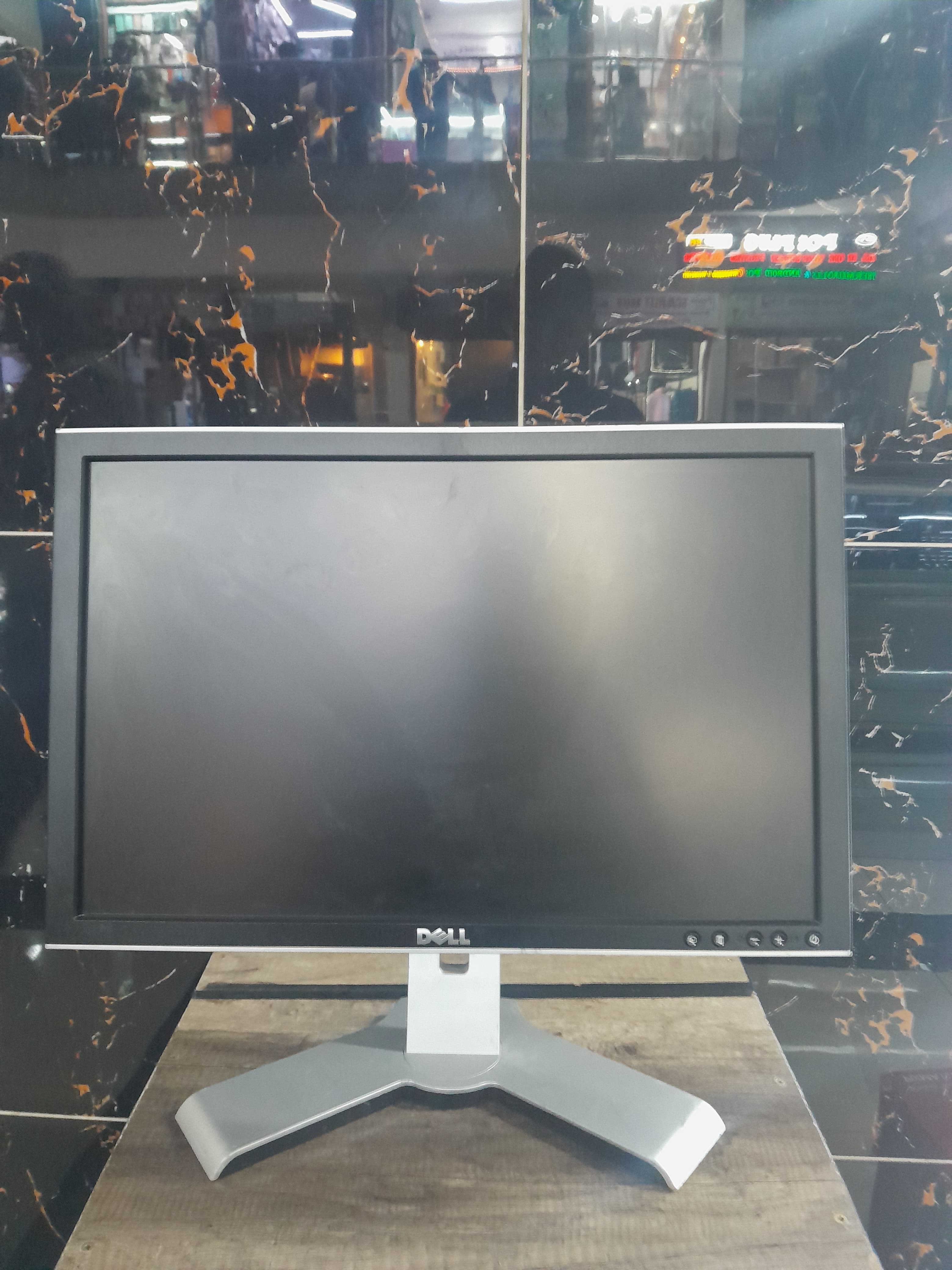 Refurbished DELL 20 Inch Flat Panel Monitor with VGA DVI USB Ports