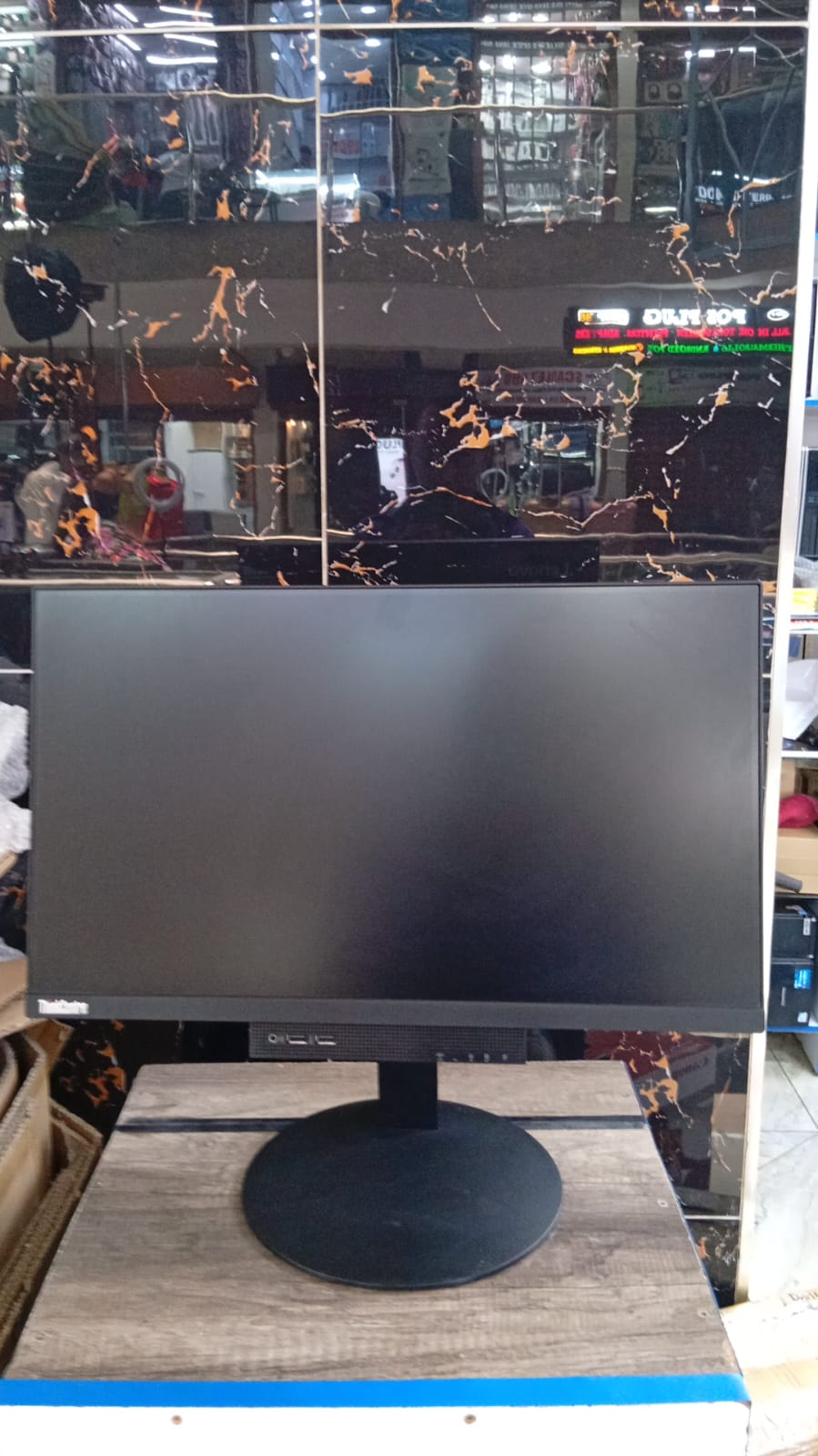 Refurbished Lenovo All In One 22" Edge to Edge Monitor Display Corei5 4GB RAM 256GB SSD Windows 11 Pro