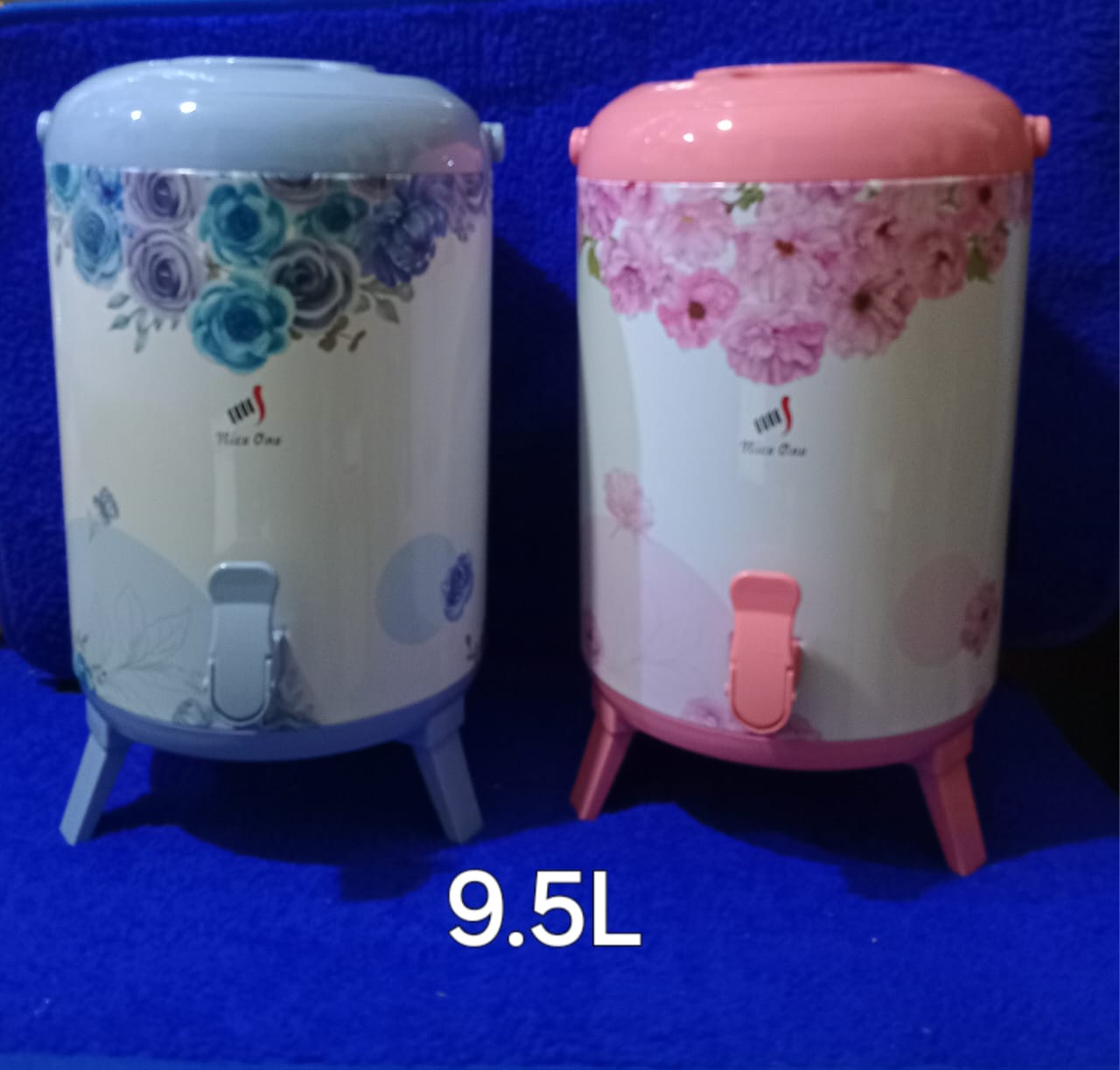 Travel and Leisure Hot & Cold Food Flask And Tea Urn 9.5l.Capacity: 9.5L
Hygienic stainless steel Stainless steel construction
Concealed heating element
Keeps water or tea warm/ hot
Color: Silver body