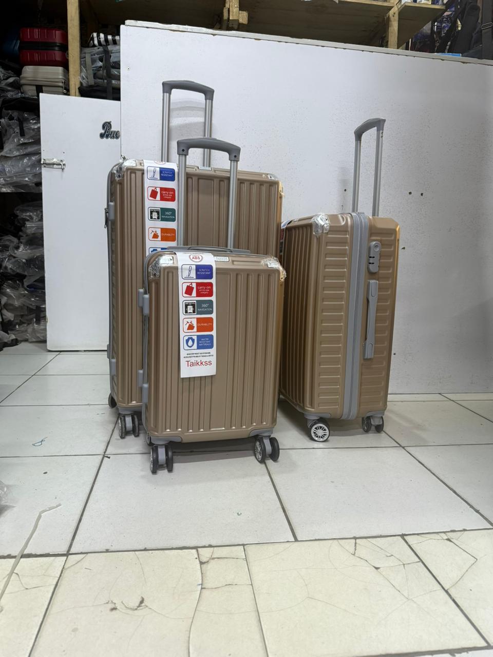 3 IN 1 LAXURIOUS FIBRE SUITCASE BRIEFCASE TRAVEL BAG🌽🪄Made of high-quality materials
Sleek and stylish design
3-in-1 design 
Hard outer shell for protection
Number of compartments and pockets for or