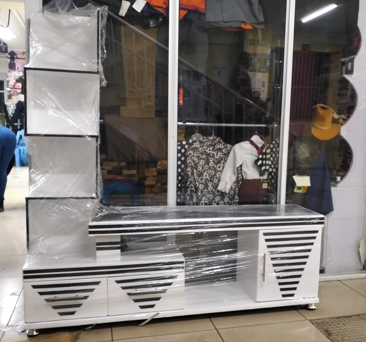 Modern TV Stand with LED Lights & Inbuilt Decor Stand – Style Meets Function! ✨
Transform your living room into a stylish entertainment hub with this modern TV stand, designed to combine functionality