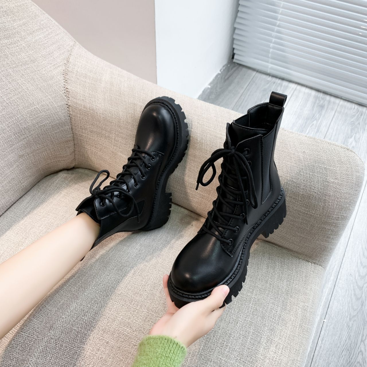 Boots Women's new fashion autumn and winter lace-up Martin boots