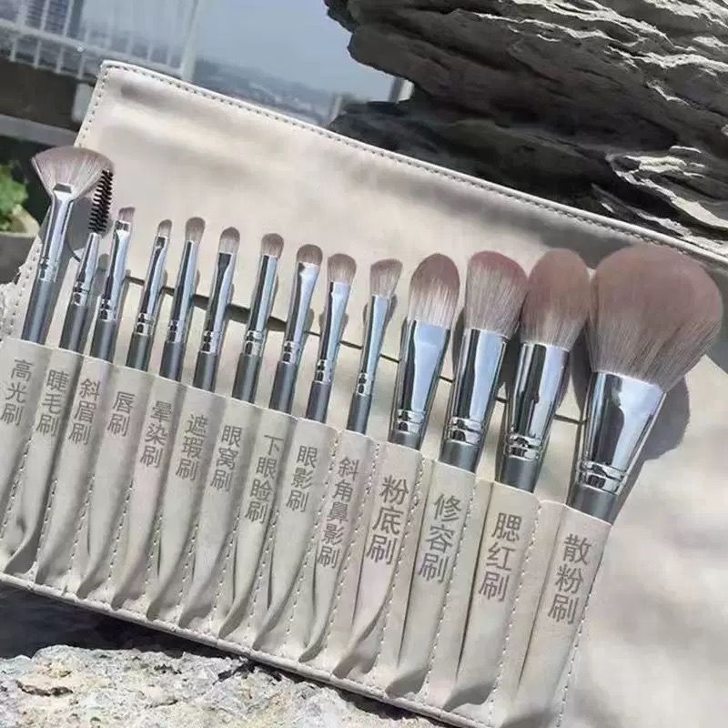 First time beginner makeup brush set powder brush eye shadow brush powder blusher brush full set makeup brush super soft silvery One size