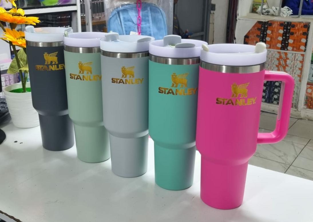 Stanley Quencher FlowState Tumbler 1.2L - Cold For 11 Hours - Iced For 48 Hours - Water Bottle with Straw, Handle and Lid - Dishwasher Safe - Travel Mug For Cold or Hot Drinks - Blue Spruce