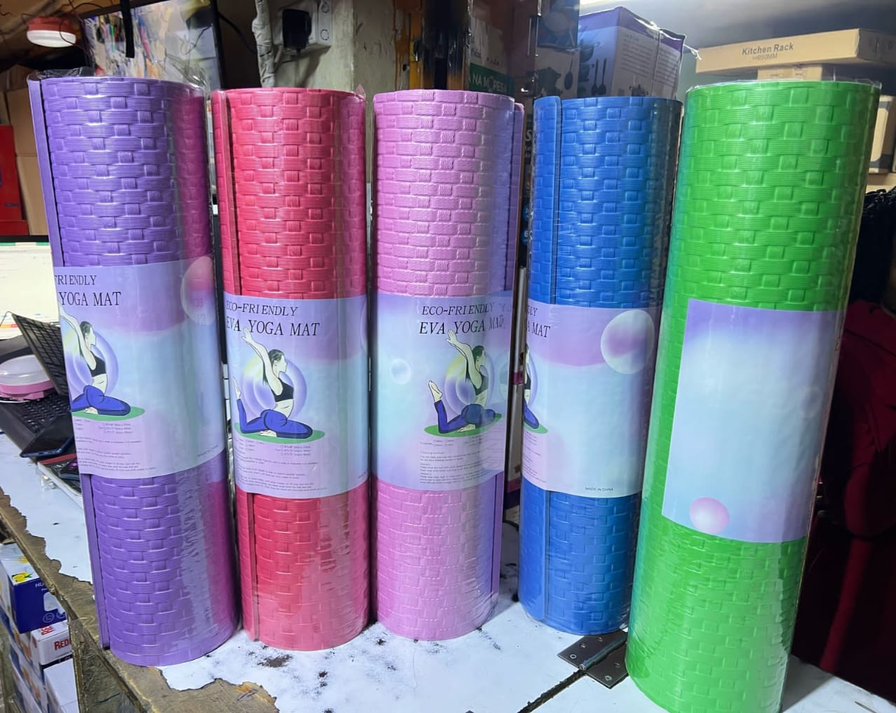 6mm/8mm/10mm High Quality Exercise/Yoga Mats For Men & Women Fitness.Single-sided non-slip surfaces for excellent slip resistance.
Eco-friendly and made from recyclable EVA material.
100% non-toxic an