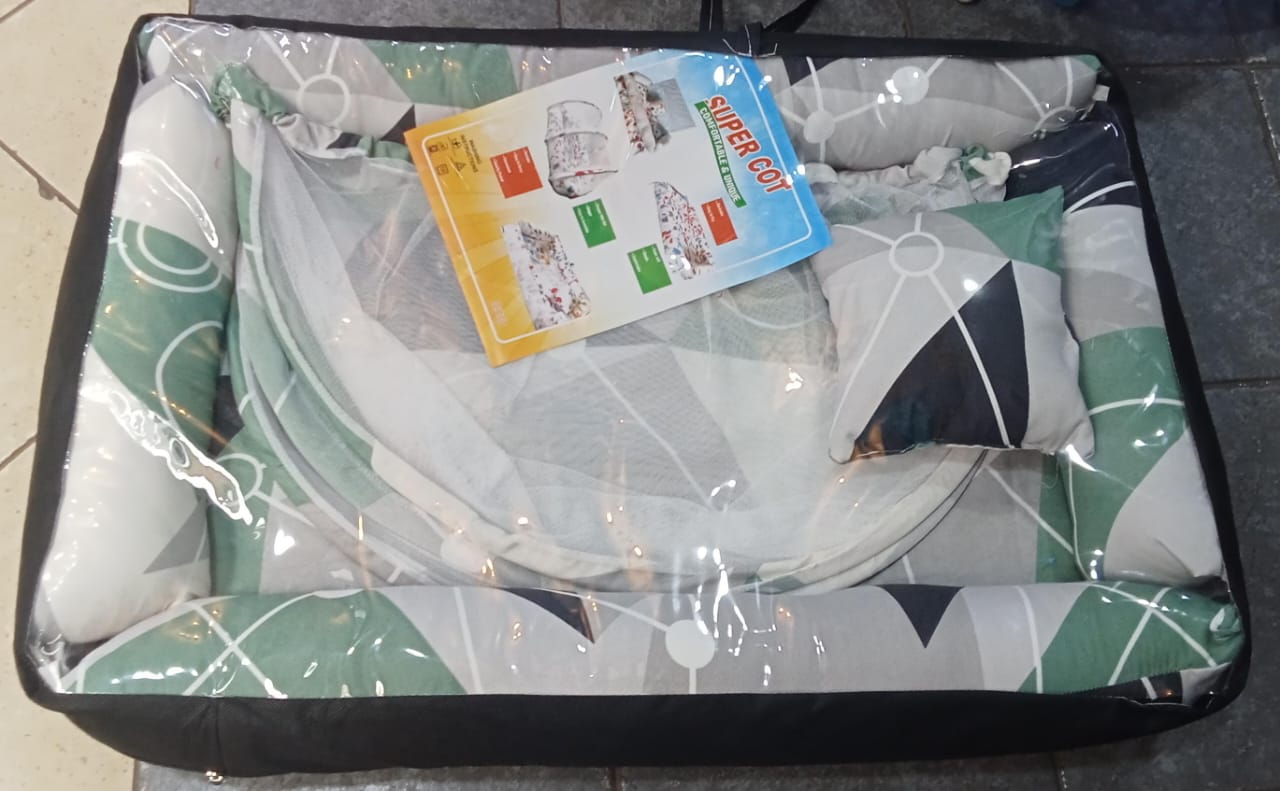 🪄New Arrival 🥕Baby Nest & Co-sleeper Foldable + Pillow+ Net.Safe and perfect for co-sleeping 
Hypoallergenic materials, breathable and non-toxic. 
Comfortable and Portable
Can be put on the bed, liv