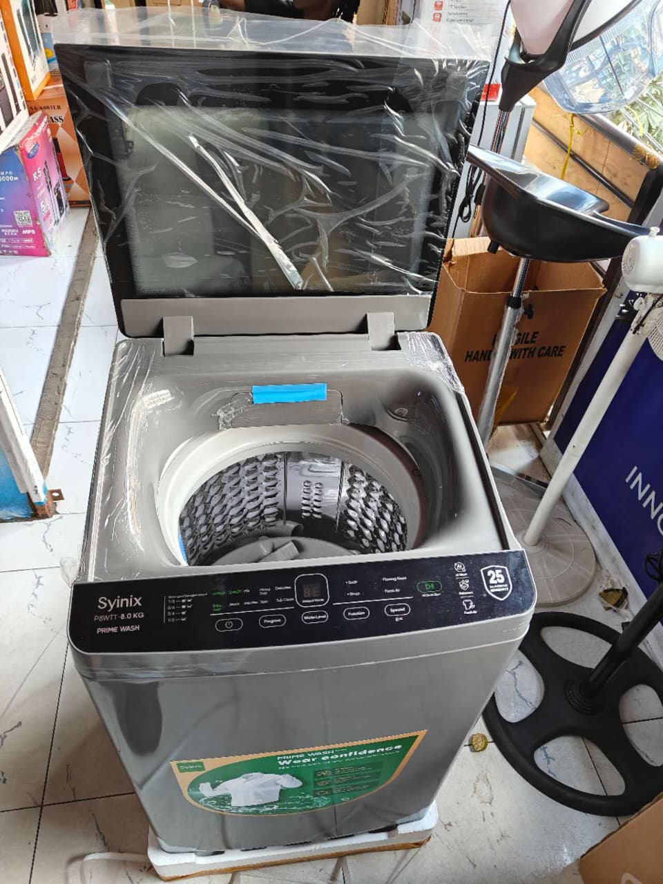 🤩Syinix Washing Machine 8kg Top load automatic😶‍🌫️Top Load Design: The top load design ensures easy loading and unloading of laundry, reducing strain on your back.
Automatic Washing Programs: The S