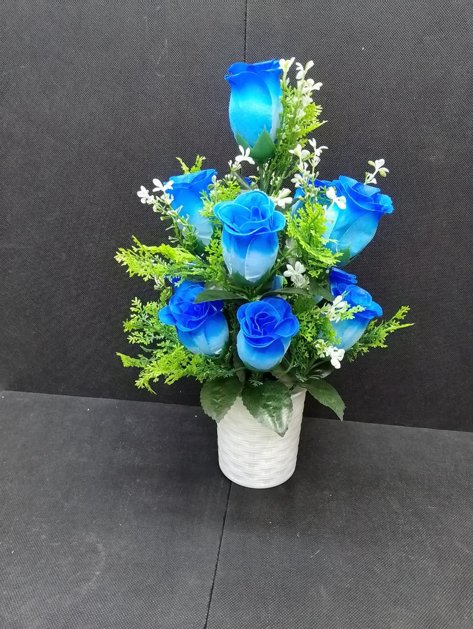 Table Top Artificial Rose Flower..Artificial flowers/plants add a luxurious touch to your interior setting and the same time, it is a zero maintenance. Its arrangement ideas lights up your living spac