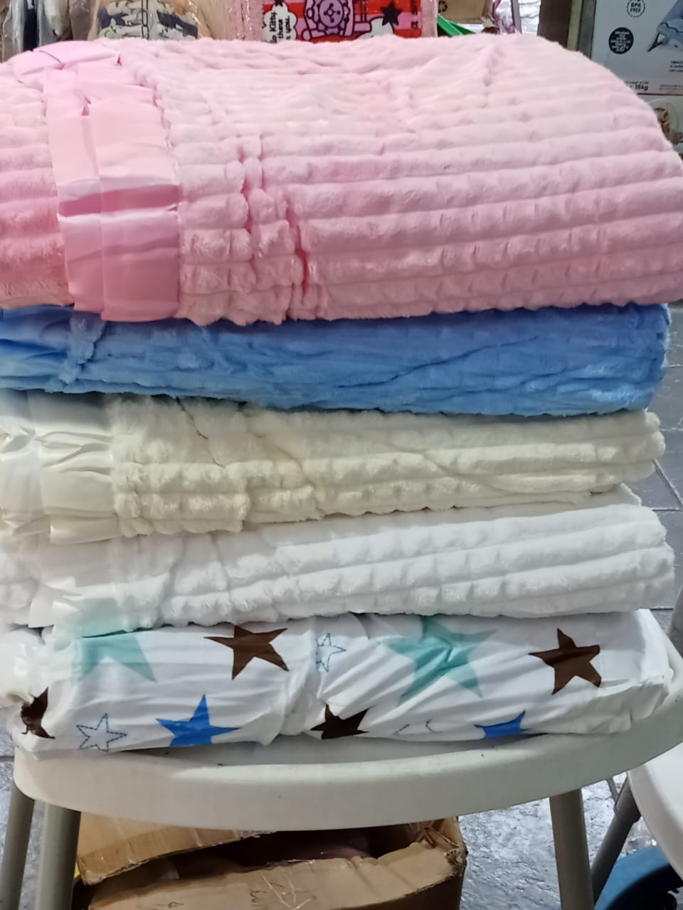 ▪️EPIC EXPERIENCE ▪️Warm Heavy Super Soft Baby Shawl.BEAUTIFUL BABY  SHAWL WITH GREAT COLORS AND A SOFT SILKY FEEL. GREAT GIVE AWAY FOR A BABY SHOWER OR AT A BIRTHDAY