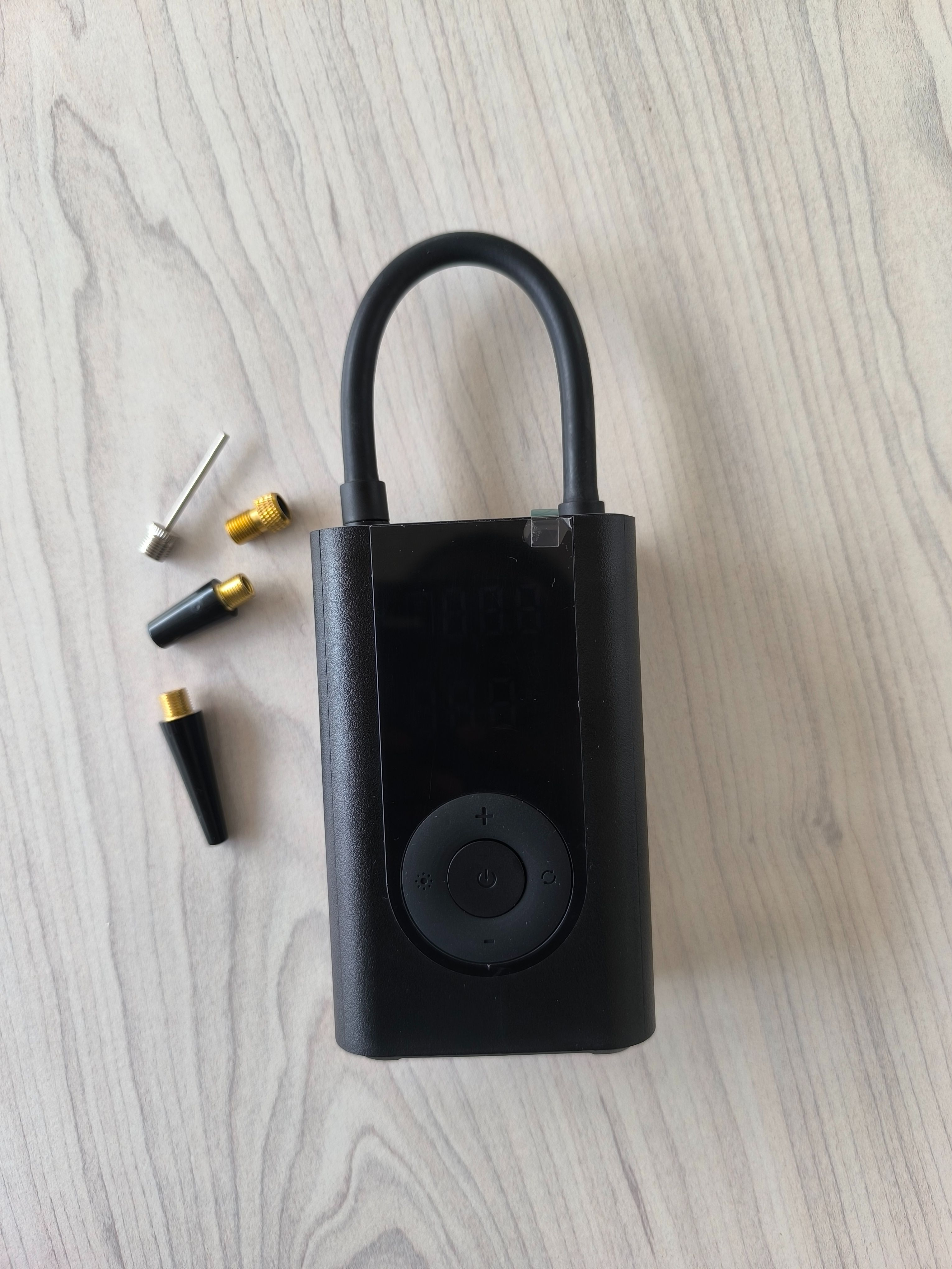 { Special Offer }Melody Polymer Portable ELECTRIC AIR INFLATOR Digital Pressure Detector ,Inflation Pressure  & 4000MAH Power Bank Function Inflates Car Tires,Mortobikes & Balls